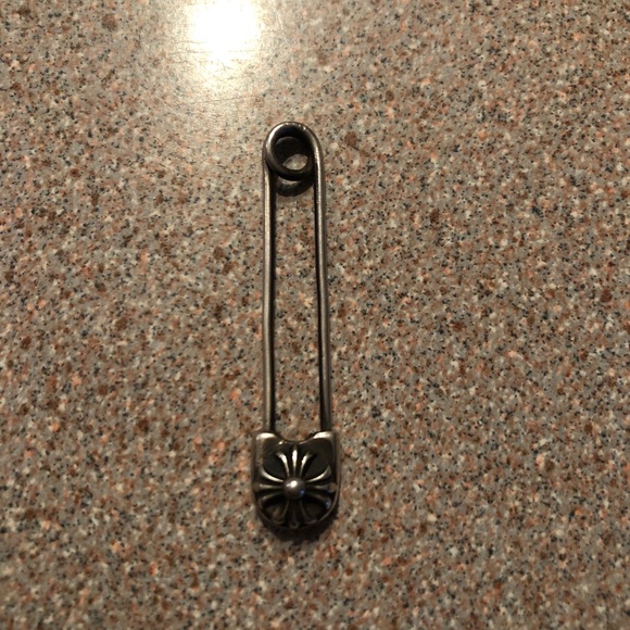 Chrome heart earring - Picture 1 of 4